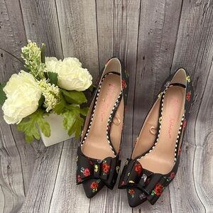 Betsey Johnson Floral Pointed-Toe Bow Pumps in Black NWOT